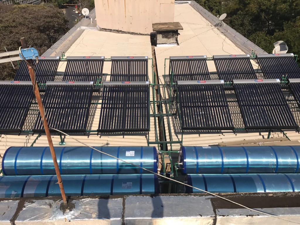 AQUECEDOR SOLAR PARA PR&Eacute;DIOS RESIDENCIAIS ATRAV&Eacute;S DE TUBO &Aacute; V&Aacute;CUO